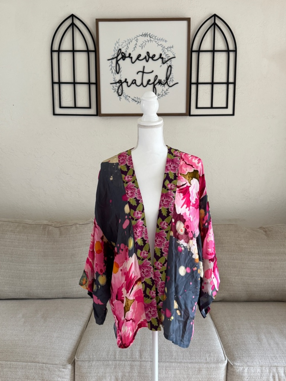 Vibrant 2000s Powder Floral Satin Kimono Cardigan One Size Hippie Boho Summer 🌸✨